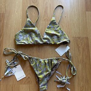 Acacia swimwear BRIO bikini set airen top Taylor   bottom M